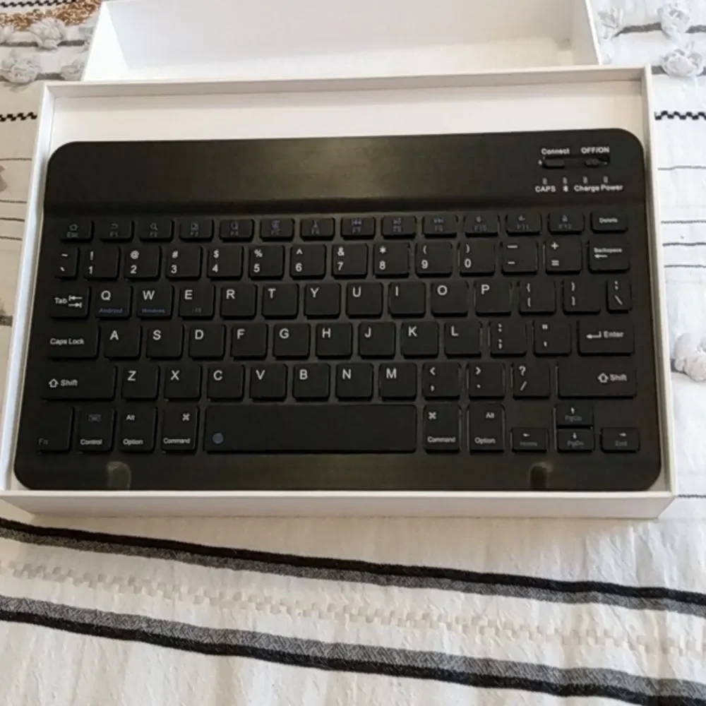 Apple Ipad 7th Generation 128 GB Wifi Keyboard